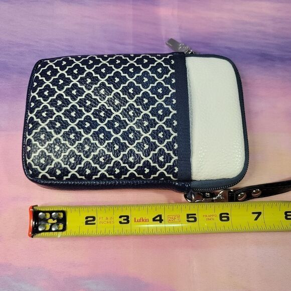 Disney Mickey Mouse Print D-Tech Electronics Zip Case with Wrist Strap - Picture 8 of 12